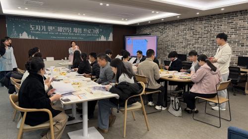 금산군 외국인주민 통합지원센터, 하반기 문화소통프로그램 ‘11월 클래스 – 도자기 핸드페인팅’ 성료