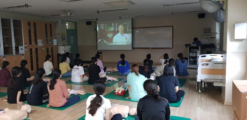 간호학과 3,4학년 74명의 BLS자격증 취득 사진2