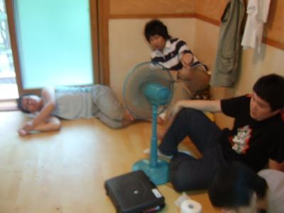 밥 기다리는 애들-_-