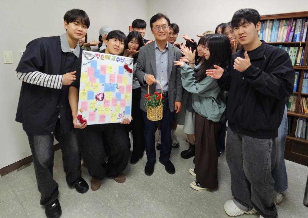 2025 국제통상학전공 스승의 날 행사 사진4