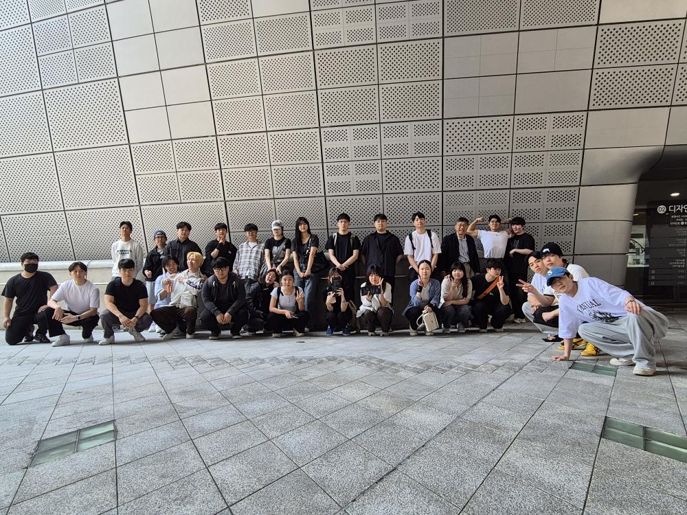 건축학전공 스마트건축 교과목 DDP건축투어 현장 견학 진행 사진1