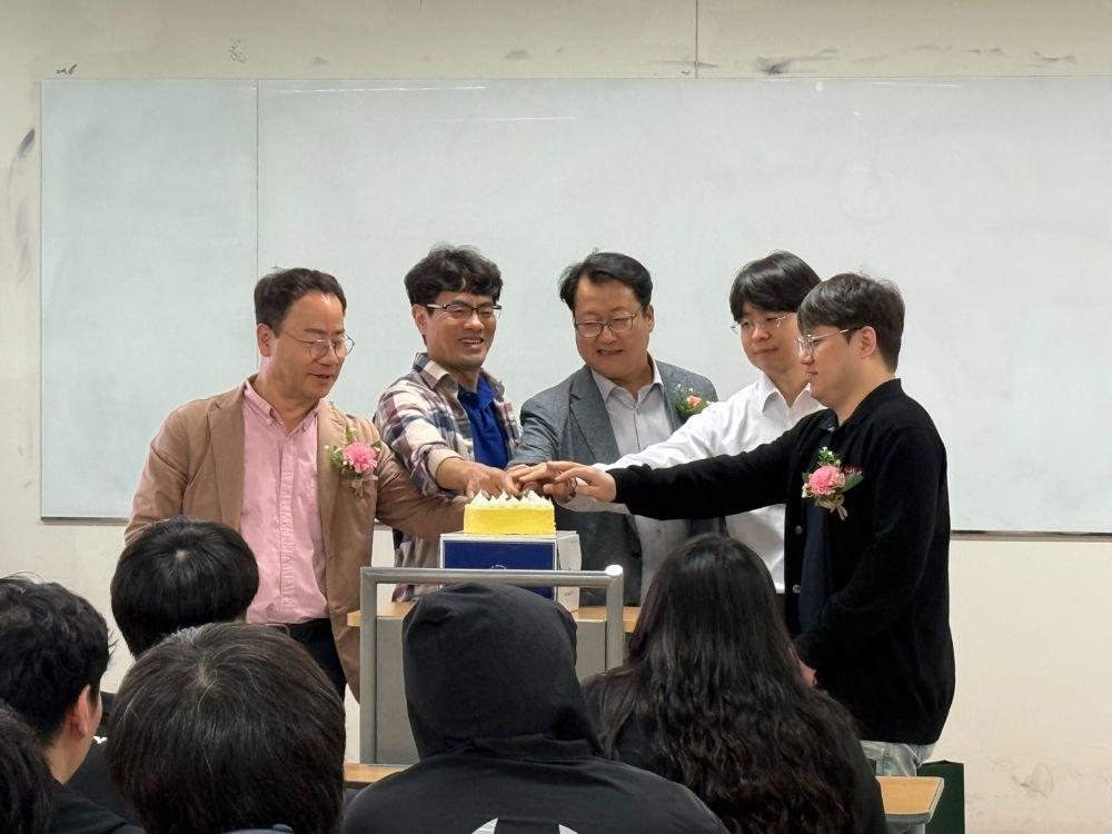 2025학년도 전기전자공학전공 스승의날 행사 사진1