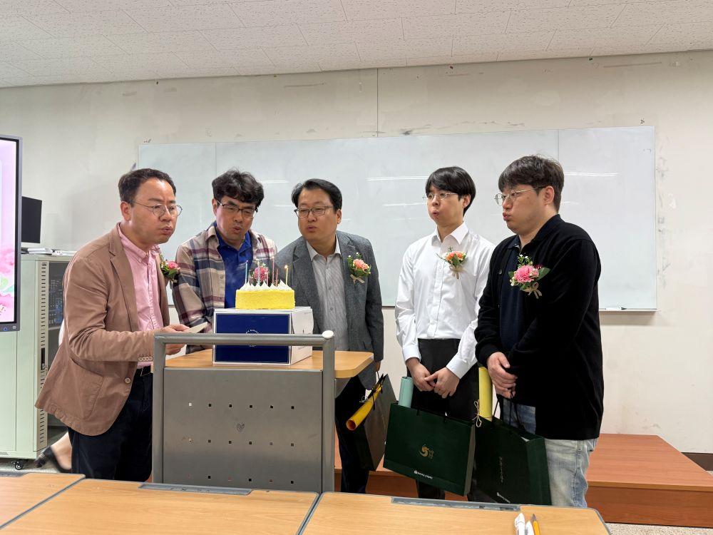 2025학년도 전기전자공학전공 스승의날 행사 사진9
