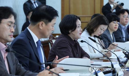 발언하는 소비자정책위원회 김성숙 민간공동위원장