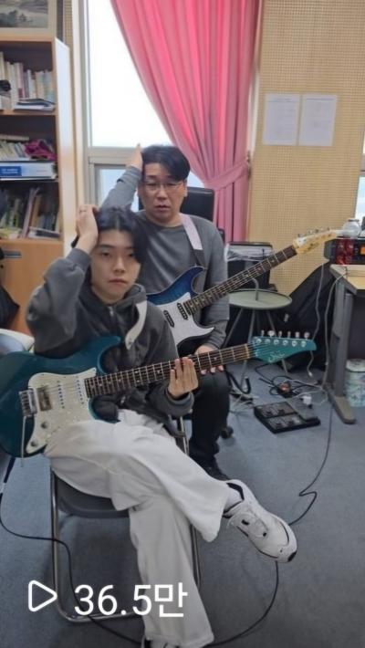 실용음악학전공 24학번 1학년 최재혁 군과 노경환 교수님의 인스타그램 릴스!!