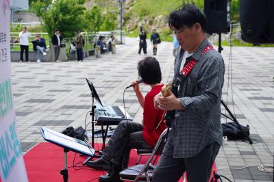 중국 유학생과 노경환교수님의 버스킹 공연