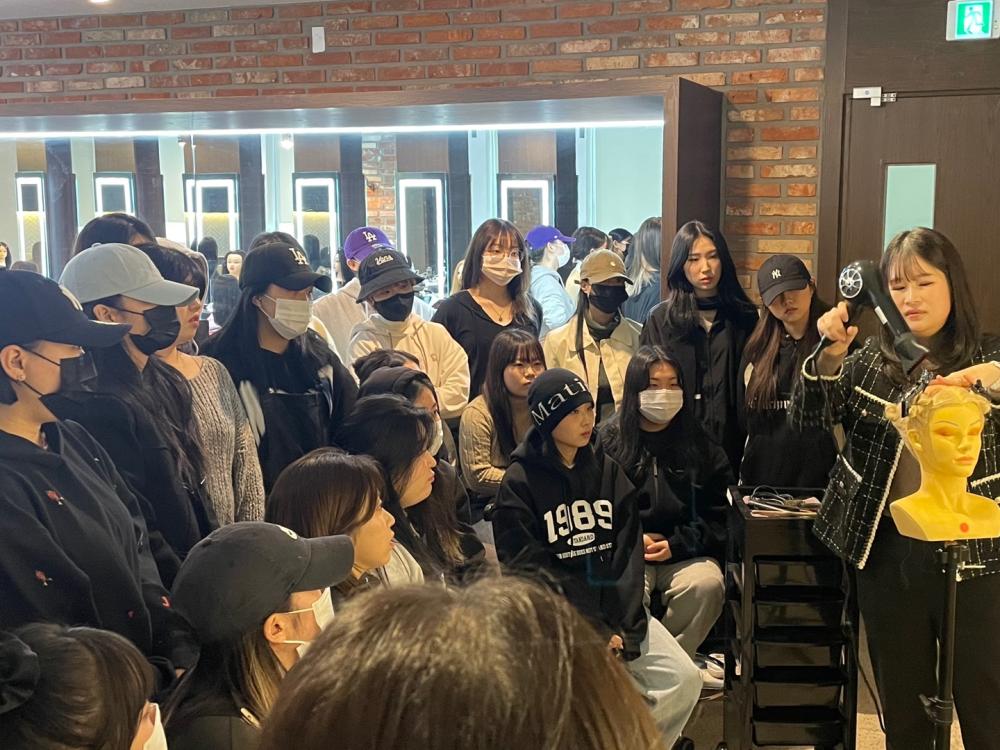 2023학년도 1학기 뷰티패션비즈니스학전공 &quot;헤어스타일링&quot; 전공 교과목 실습 | 포토앨범 | 커뮤니티 : 뷰티·패션비즈니스학전공